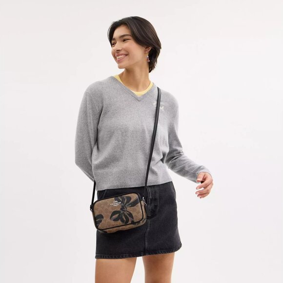 🎁 Coach Mini Jamie Camera Bag In Signature Canvas With Bow Print - Picture 5 of 10